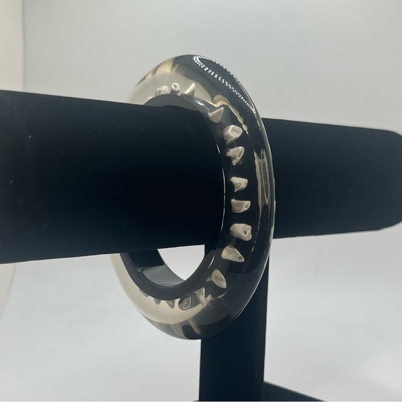 Vintage Lucite Bangle Bracelet Embedded Chips Statement. Very rare find - Picture 7 of 8